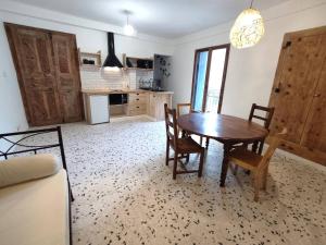 Kuchyň nebo kuchyňský kout v ubytování Charmant appartement dans l’Ancienne Mairie