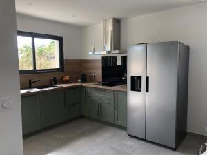 Afbeelding uit fotogalerij van La maison Adriel - Villa récente avec jardin et piscine in Saumane-de-Vaucluse