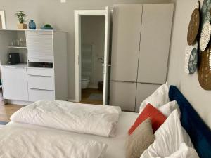 A bed or beds in a room at Gartenhaus5