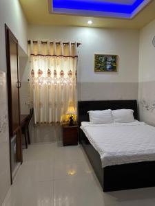 Postel nebo postele na pokoji v ubytování Ngọc Nam Hotel