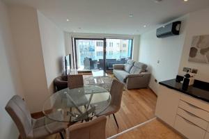 Seaside Serenity Oasis - High floor - Stunning Views的休息区
