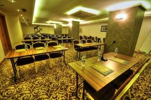 The business area and/or conference room at Golden Deluxe Hotel