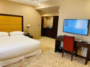 Телевизор и/или развлекательный центр в Grand Legacy Hotel Doha