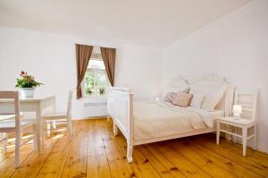 Posteľ alebo postele v izbe v ubytovaní Apartmány U rybníčku