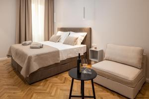 een slaapkamer met een bed en een stoel bij Boutique LUX Rooms Odello Split Old Town in Split