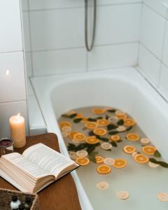 a book and a candle and cupcakes on a bath tub at Casa Lila in Mendoza