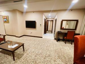 Телевизор и/или развлекательный центр в Grand Legacy Hotel Doha
