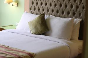 Postel nebo postele na pokoji v ubytování Santana Hotel Cairo