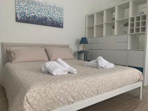 a bedroom with a bed with two towels on it at Appartamento "Sabu Home" Napoli Vomero Alto in Naples