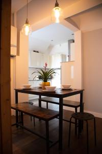 a dining room with a table and a plant at Town Centre 4-bed House in Harrow