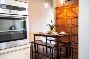 a kitchen with a table with two cups on it at Town Centre 4-bed House in Harrow