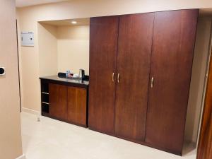 Кухня или мини-кухня в Grand Legacy Hotel Doha
