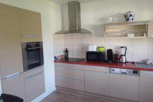 A kitchen or kitchenette at Spacious and cosy 80 m house located in Séné