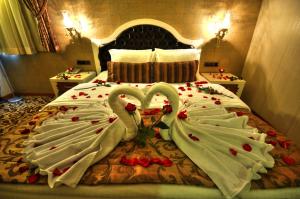 A bed or beds in a room at Golden Deluxe Hotel