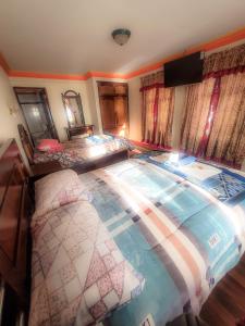 a bedroom with a large bed in the middle at Hotel Chasqui del Sol in Copacabana