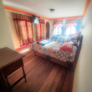 a bedroom with a bed with a person laying on it at Hotel Chasqui del Sol in Copacabana