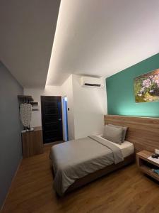 Postel nebo postele na pokoji v ubytování Arch Studio Cenang