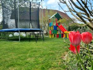 a playground in a yard with a slide at Im Herzen Deutschlands! 10 Per. Garten Grill Trampolin familienfreundlich Gruppen Teambuilding in Kaufungen