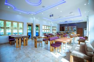 Ruang duduk di Apartment 79 Hotel & Suite