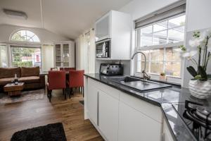a kitchen with white cabinets and a counter top at Erholungspark Wehlingsheide in Datteln