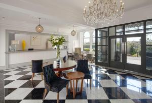Uma área de estar em The Address Cork (formerly Ambassador Hotel & Health Club)