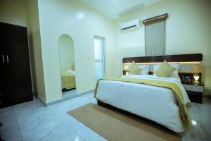 Katil atau katil-katil dalam bilik di Apartment 79 Hotel & Suite