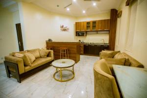Dapur atau dapur kecil di Apartment 79 Hotel & Suite