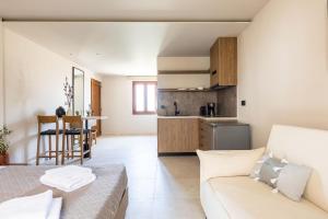 Kuchyň nebo kuchyňský kout v ubytování Niro Beachfront Living