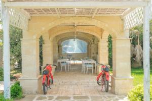two bikes parked under an archway in a house at B&B Tenuta Martinelli in Monopoli
