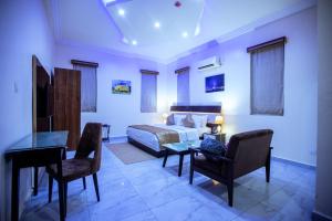 Televisyen dan/atau pusat hiburan di Apartment 79 Hotel & Suite