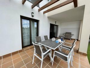 a dining room with a table and chairs at Casa Mae in Caleta De Fuste