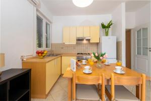 Kuchyňa alebo kuchynka v ubytovaní Apartments Mirjana Mljet
