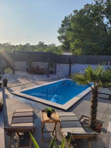 Der Swimmingpool an oder in der Nähe von Apartment Lo&Ti
