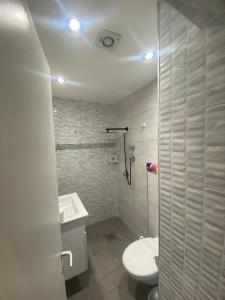 Ванна кімната в דירת בוטיק - Boutique apartment