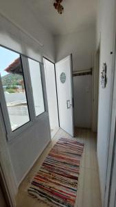 Фотография из галереи Fotis beach apartment at Komi в Коми