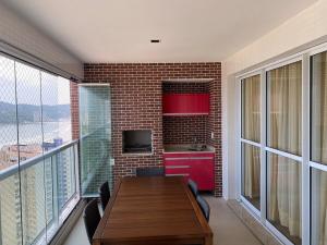 Una cocina o cocineta en Apartamento em Santos - na Beira da Praia e com Excelente Vista