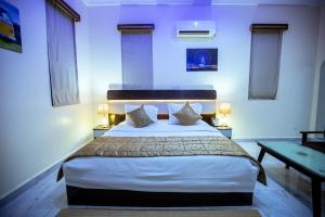 Katil atau katil-katil dalam bilik di Apartment 79 Hotel & Suite