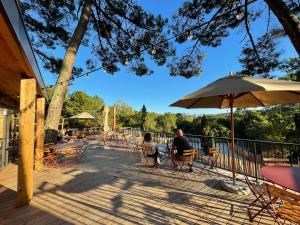Balkón nebo terasa v ubytování Huttopia Arcachon