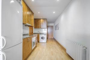A kitchen or kitchenette at Gregal Atico Roses - Immo Barneda