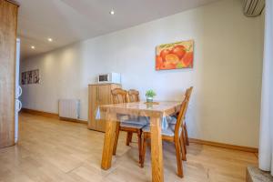 A kitchen or kitchenette at Gregal Atico Roses - Immo Barneda