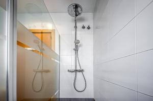 A bathroom at Gregal Atico Roses - Immo Barneda Még 29 kép