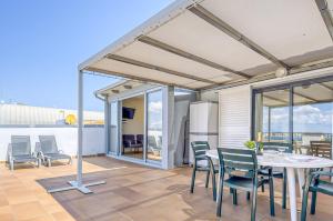 A balcony or terrace at Gregal Atico Roses - Immo Barneda