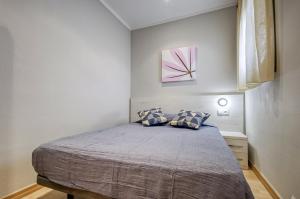 A bed or beds in a room at Gregal Atico Roses - Immo Barneda