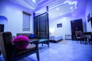 Katil atau katil-katil dalam bilik di Apartment 79 Hotel & Suite