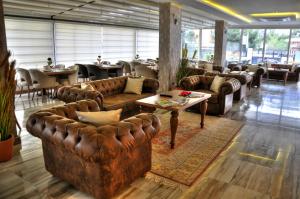 A seating area at Golden Deluxe Hotel