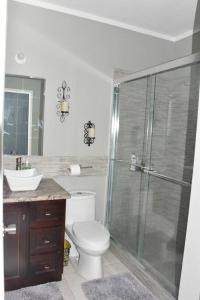 Cozy and Secure Jacaranda Home tesisinde bir banyo