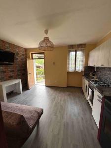 A kitchen or kitchenette at Lime House