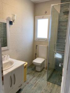 a bathroom with a sink and a toilet and a window at 4 bedroom twin house in Mountain View Ras El Hekma near the North Coast in Sīdī ‘Abd ar Raḩmān