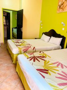Rúm í herbergi á Hôtel Bambou & Spa