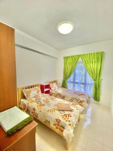 Postel nebo postele na pokoji v ubytování Marina Cove, Lumut